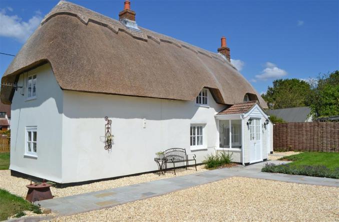 Kingscliffe Cottage is located in Bashley