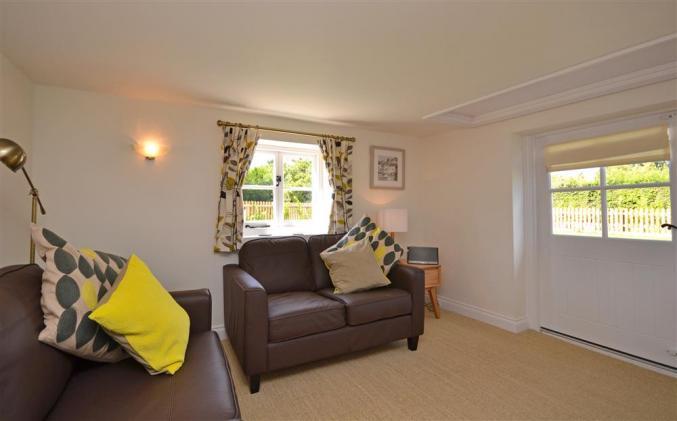 Kingscliffe Cottage price range is see website for latest offers